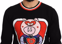 كنزة كشمير سوداء بشعار عام الخنزير 3