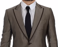 بليزر حريري بني بقصة ضيقة وزرّين 4