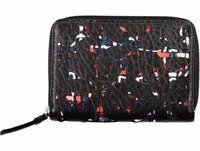 Elegant Black Zip Wallet with Contrasting Accents 1