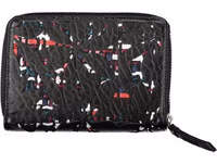 Elegant Black Zip Wallet with Contrasting Accents 2