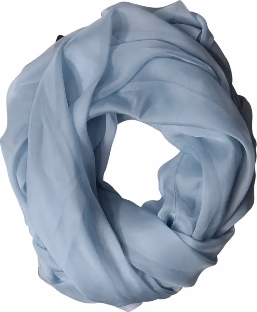 لفحة حريرية زرقاء فاتحة للعنق والكتفين 200cm x 130cm